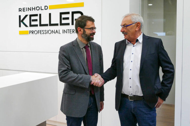Manfred Bauer begrüßt Jens Marco bei REINHOLD KELLER