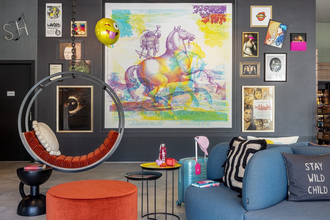 Moxy Simmern - Lobby, Seating Area