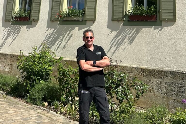 Ferdi vor der Brauerei Pfister, Haustechnik, REINHOLD KELLER