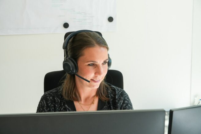 Interview Yasmine und Nadine, Telefonat Assistenz, REINHOLD KELLER