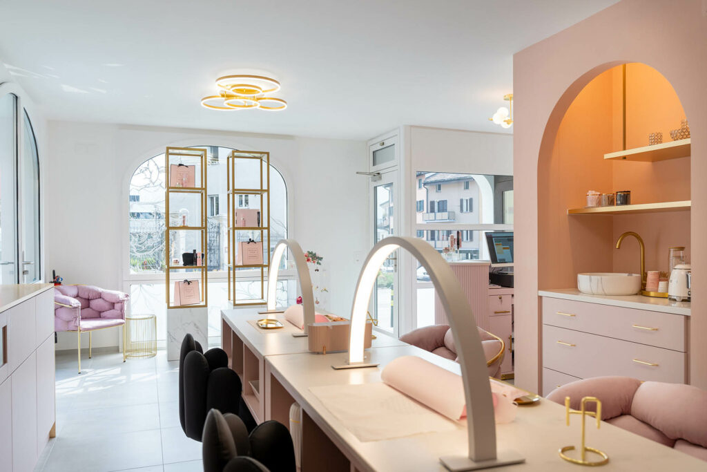 Oriella Page Beautysalon in Agno, Stühle