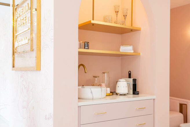 Oriella Page Beautysalon in Agno, Waschbecken