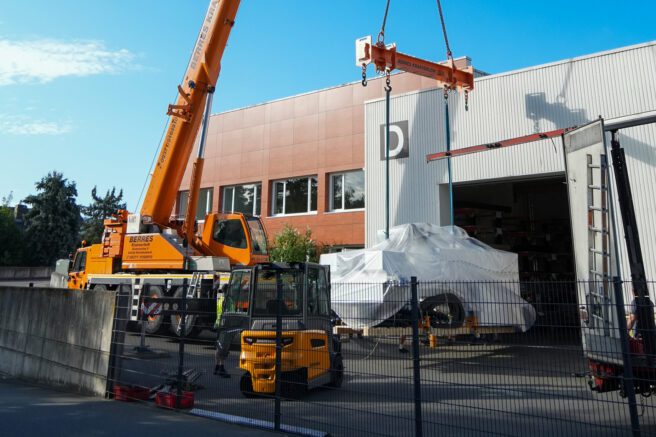 Construction Update, Delivery of the New CNC Machine, REINHOLD KELLER Group