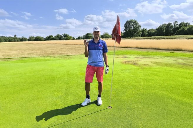 Dirk beim Golf, REINHOLD KELLER