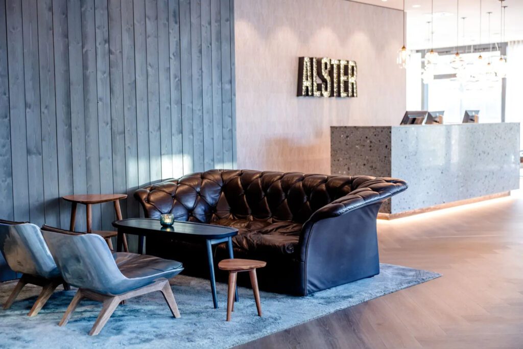 Motel One Hamburg-Alster, Sitzbereich Rezeption, REINHOLD KELLER