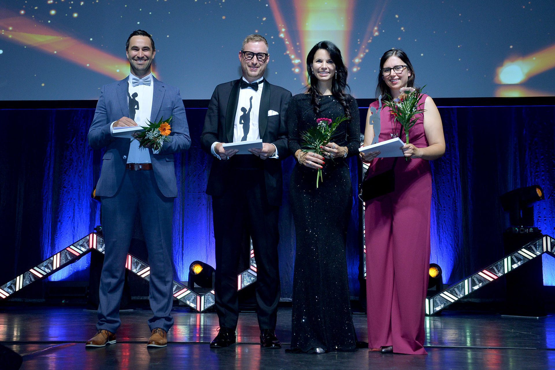 Finalisten Bayern 2026 – Gruppe 2, v. l. n. r.: REINHOLD KELLER GmbH – Christopher Bauer, CEO; P3 Security GmbH – Sebastian und Anja Tyroller, Geschäftsführer; HEUNEC GmbH & Co. KG – Josephine Dransfeld, Geschäftsführerin Bildquelle: © Susanne Kurz / Oskar-Patzelt-Stiftung